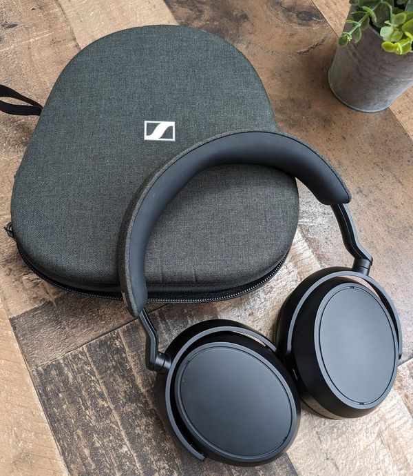 Sennheiser Momentum 4 2.jpeg